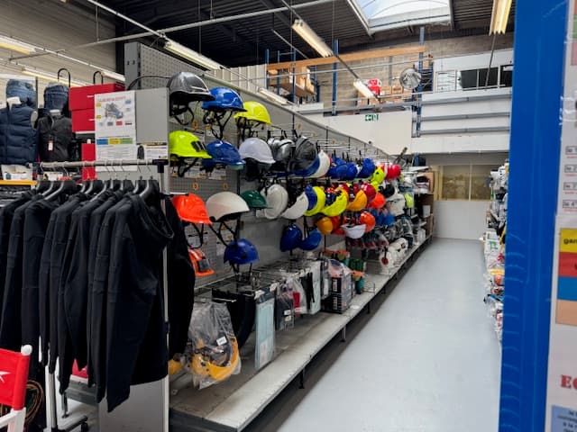 Rayon casques de chantier et EPI — magasin EQUIP'A Herblay-sur-Seine